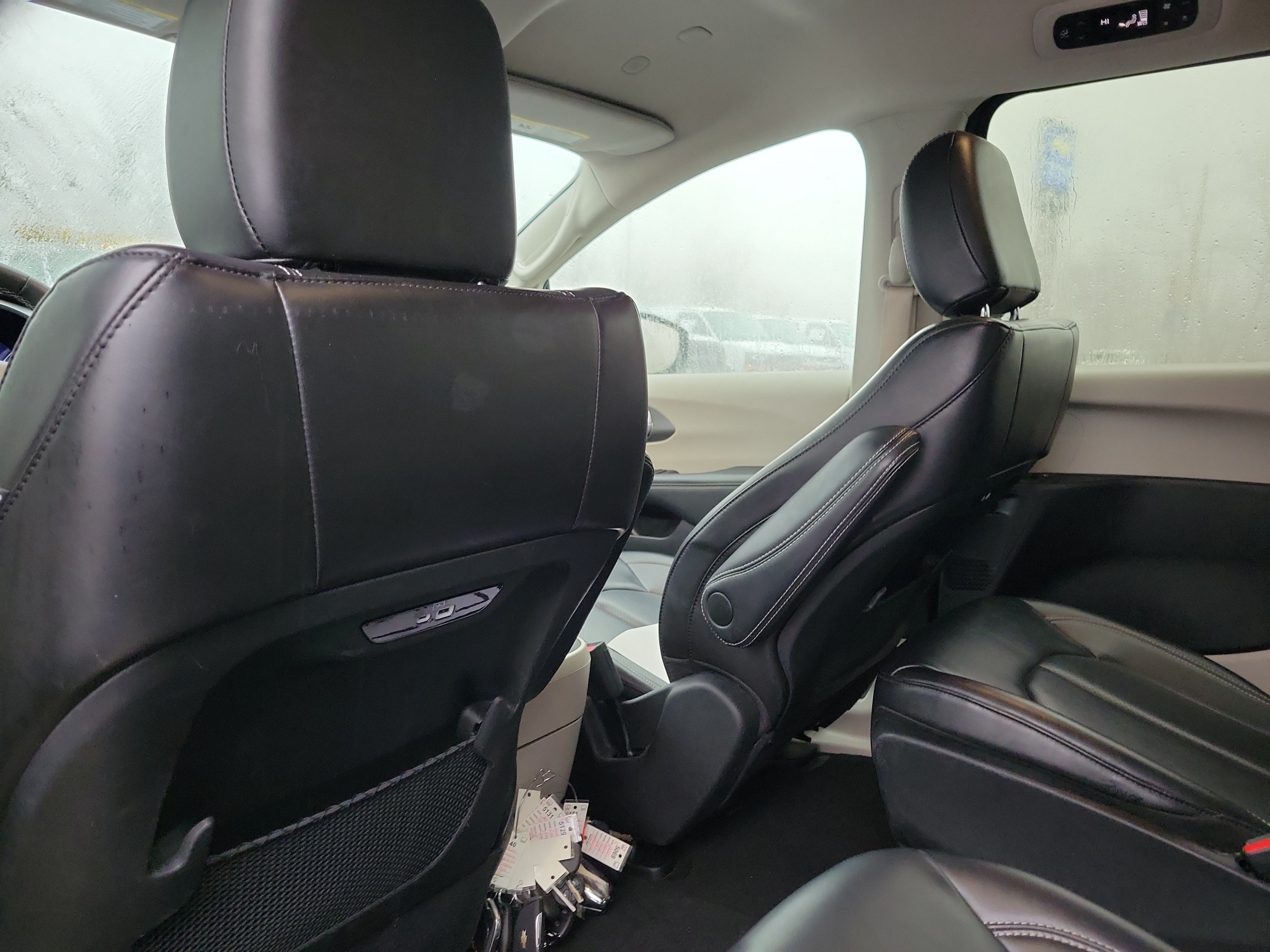 Used 2023 Chrysler Pacifica Touring-L FWD image 13
