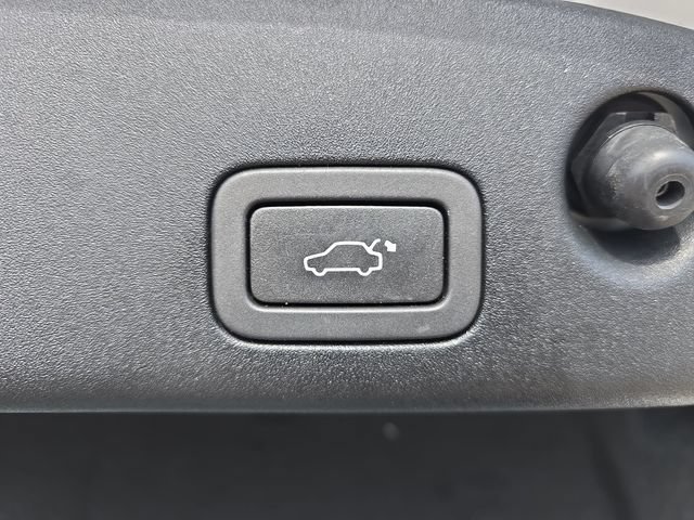 Used 2013 Jaguar XJ AWD image 15