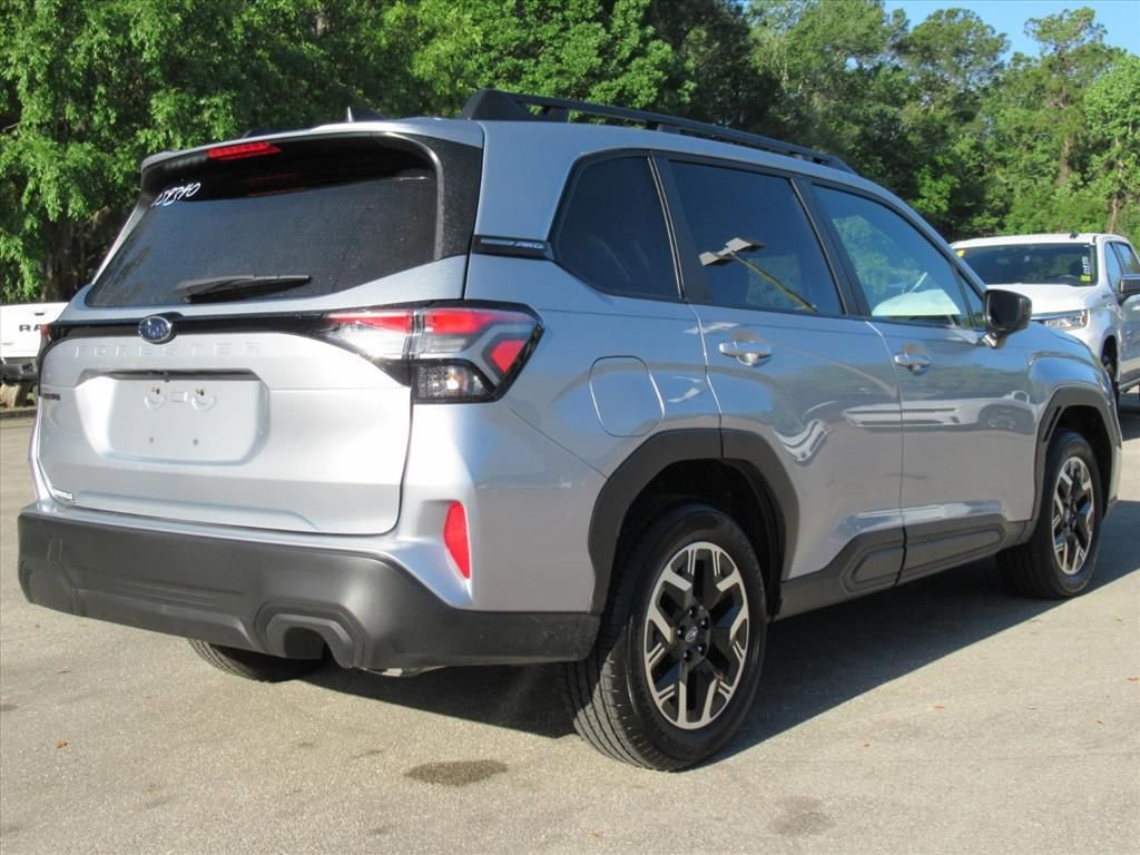 Used 2025 Subaru Forester Premium image 7