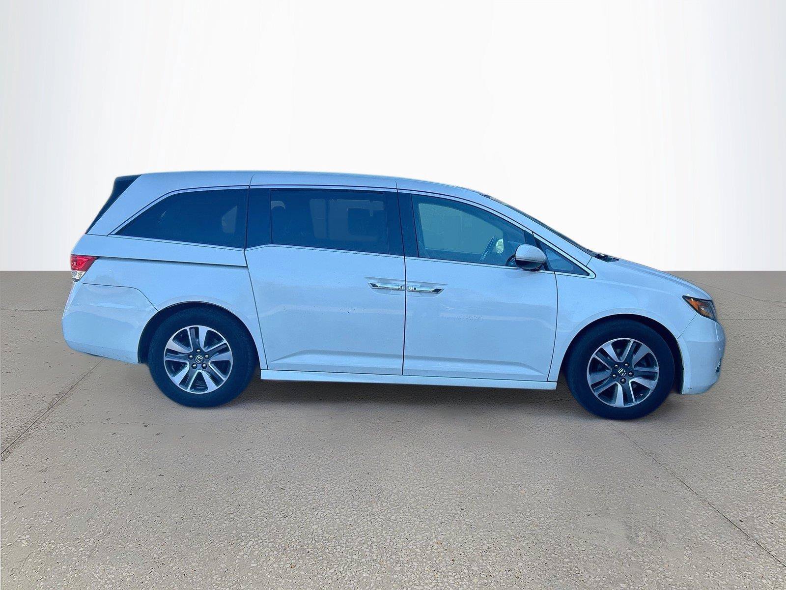 Used 2015 Honda Odyssey Touring image 3