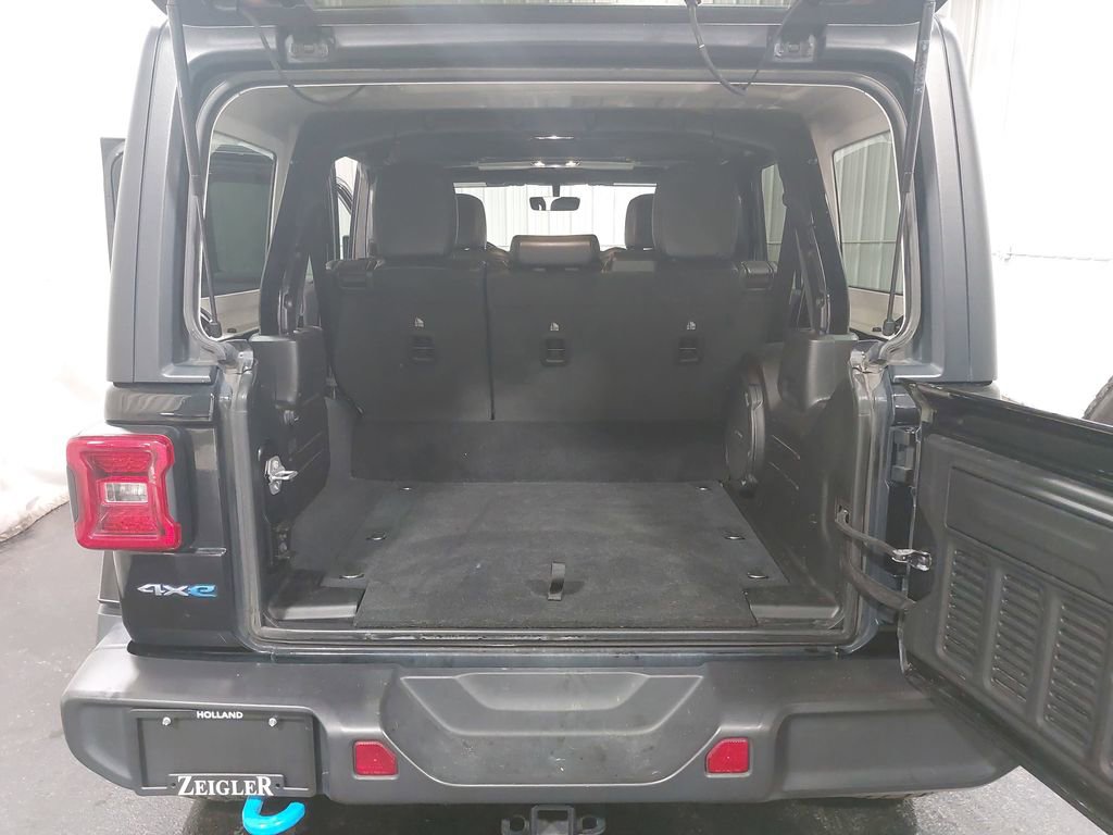 Used 2022 Jeep Wrangler Unlimited Sahara w/ Cold Weather Group image 12