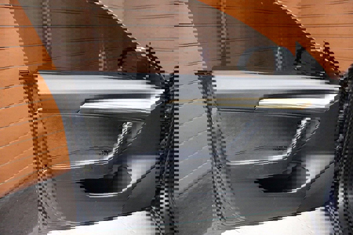 Used 2023 Tesla Model 3 Standard Range RWD image 38