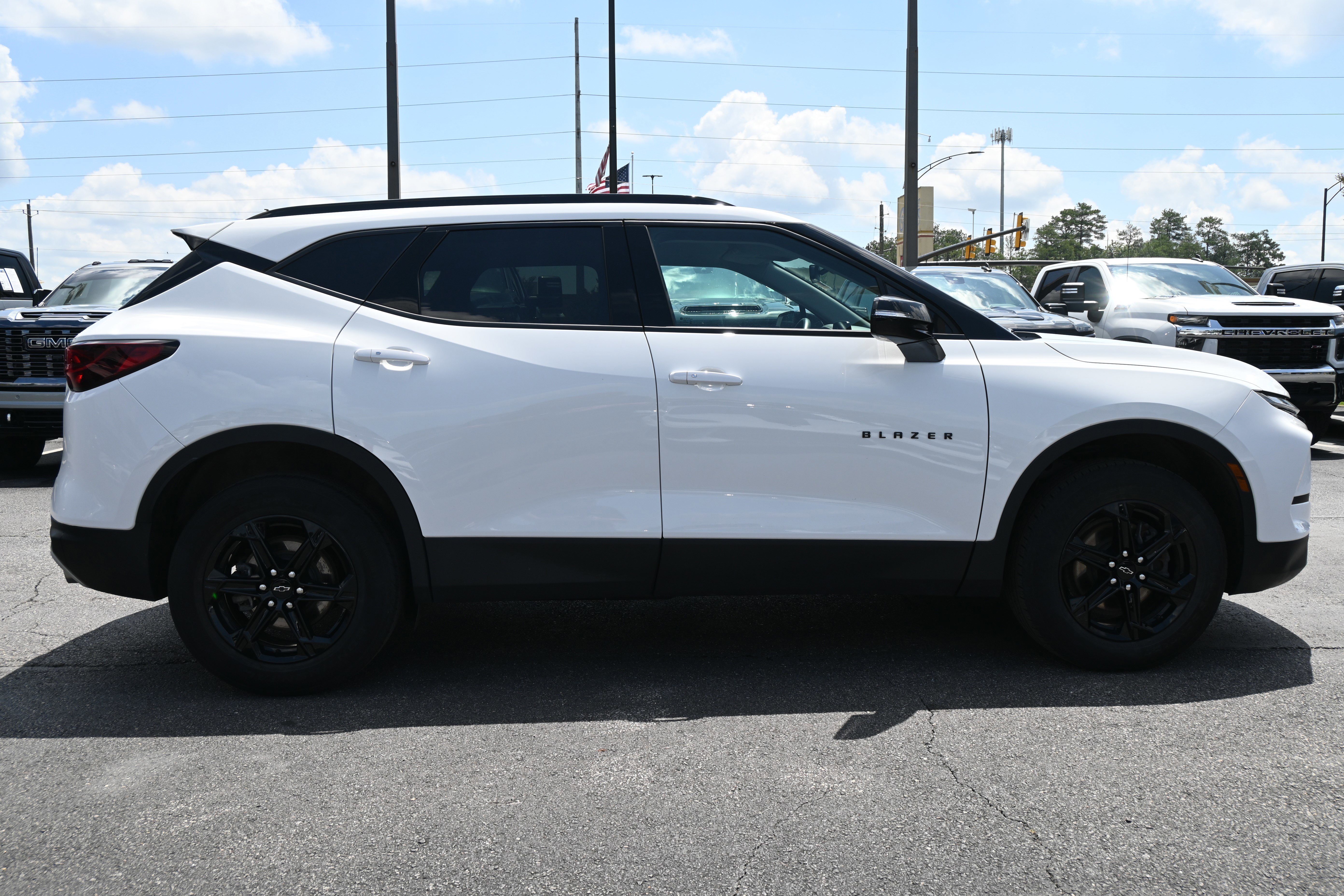 Used 2024 Chevrolet Blazer LT w/ Midnight/Sport Edition FWD image 11