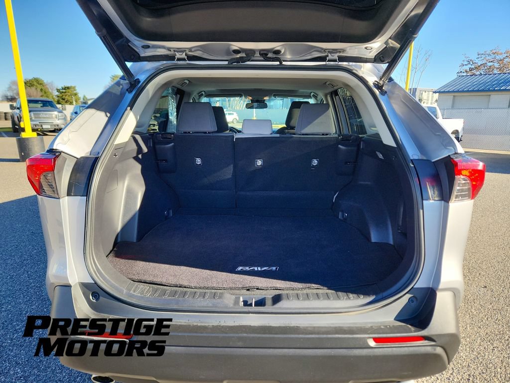Used 2021 Toyota RAV4 XLE w/ Convenience Package AWD/4WD image 15