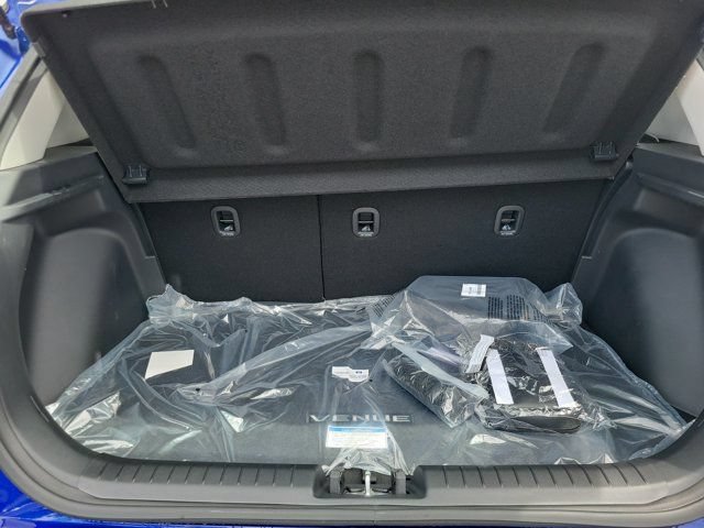 Used 2025 Hyundai Venue Limited FWD image 6