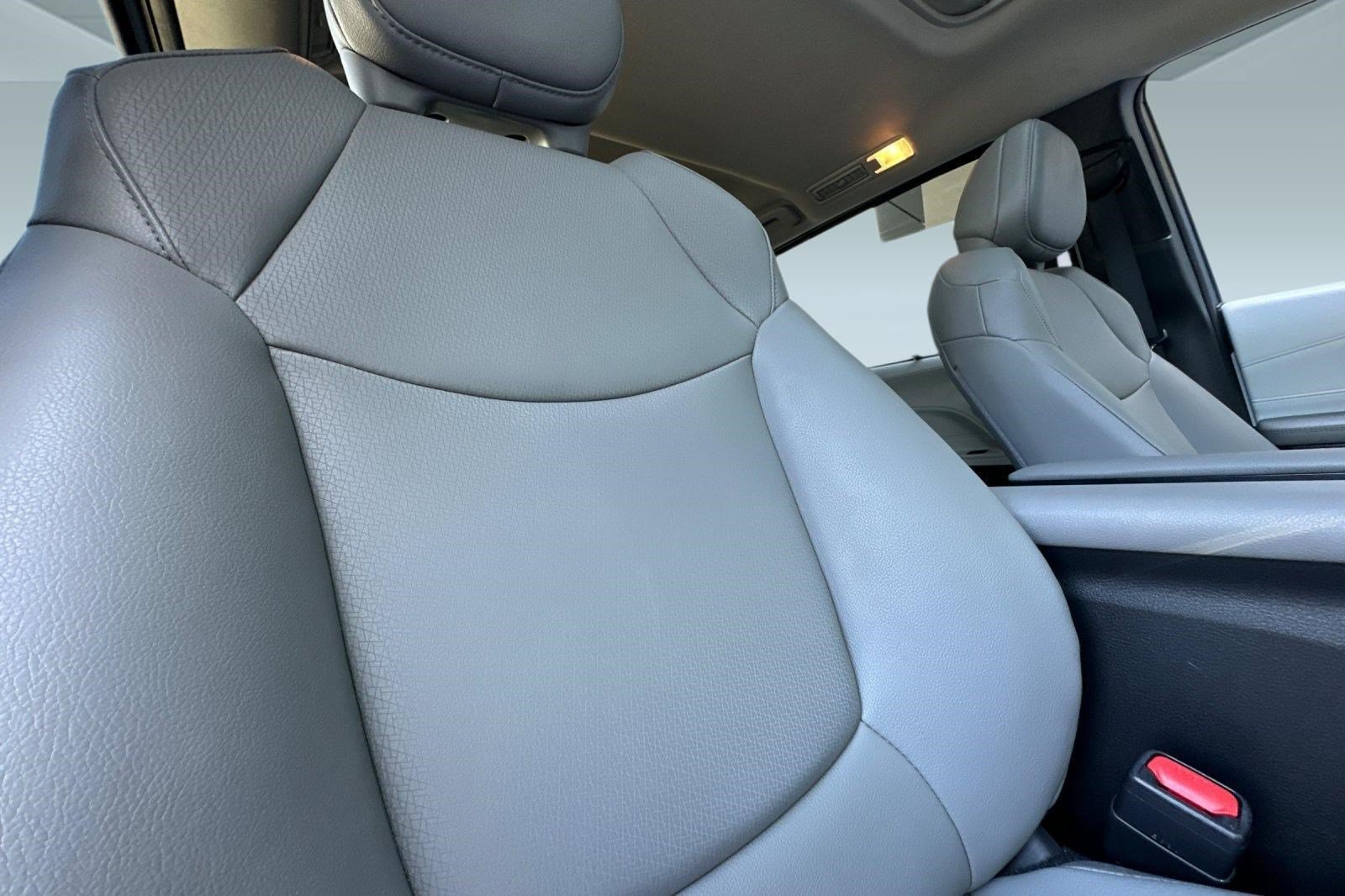 Used 2026 Toyota Sienna XLE FWD image 32