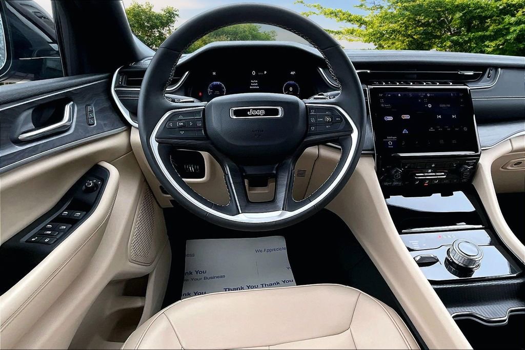 Used 2024 Jeep Grand Cherokee Limited image 5