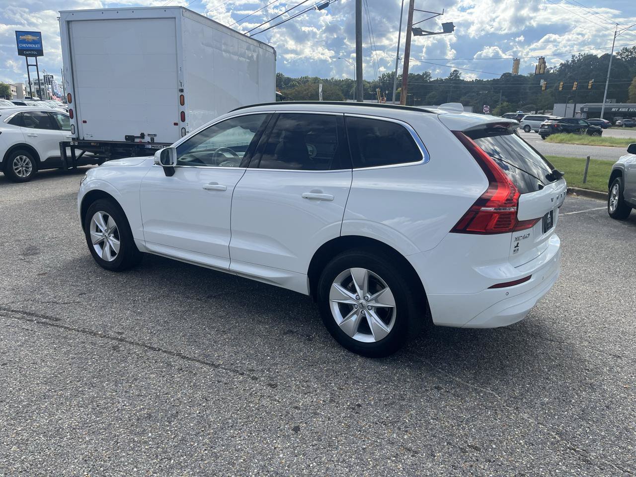 Used 2022 Volvo XC60 B5 Momentum AWD/4WD image 14