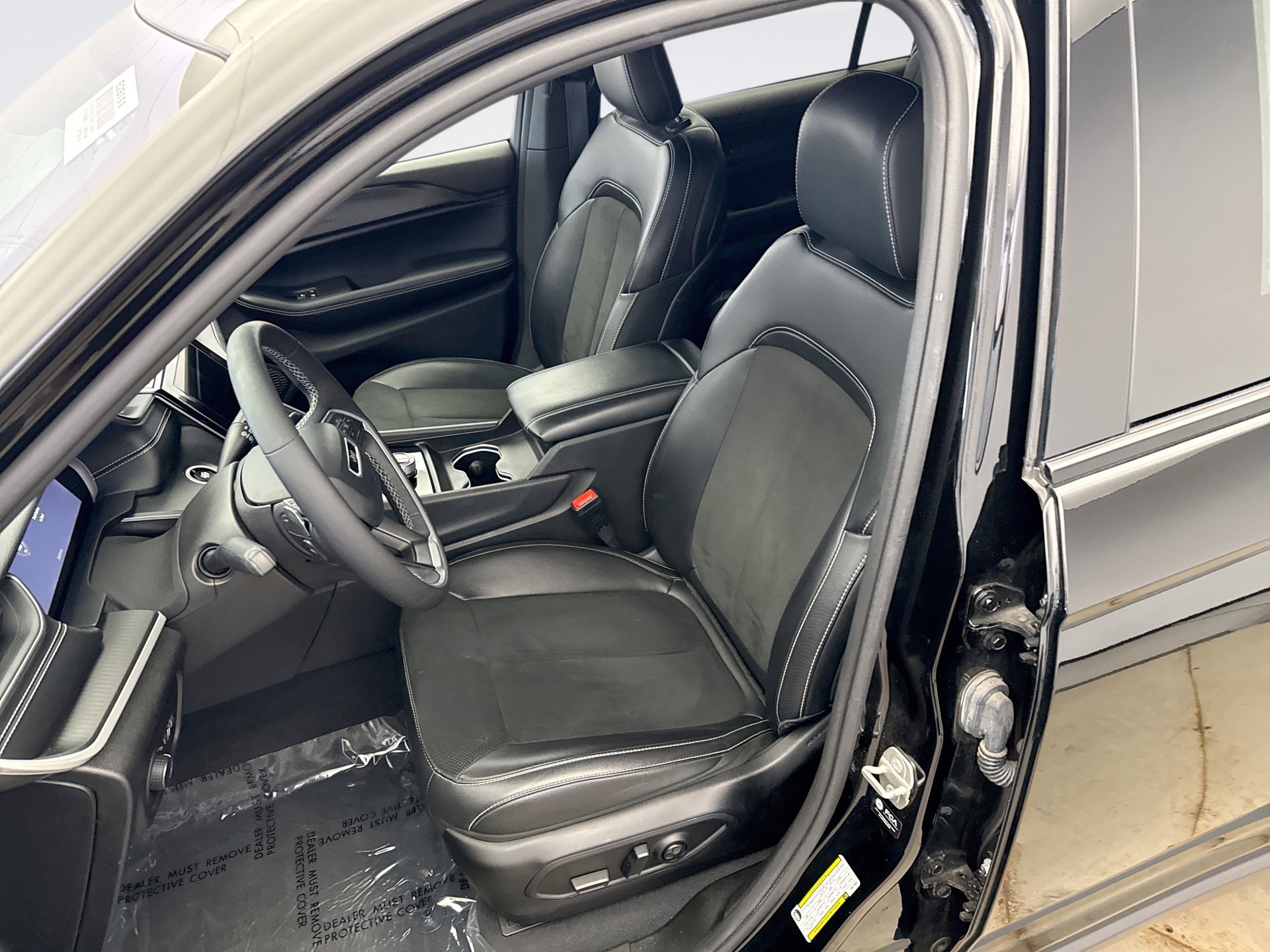 Used 2023 Jeep Grand Cherokee L Laredo image 11