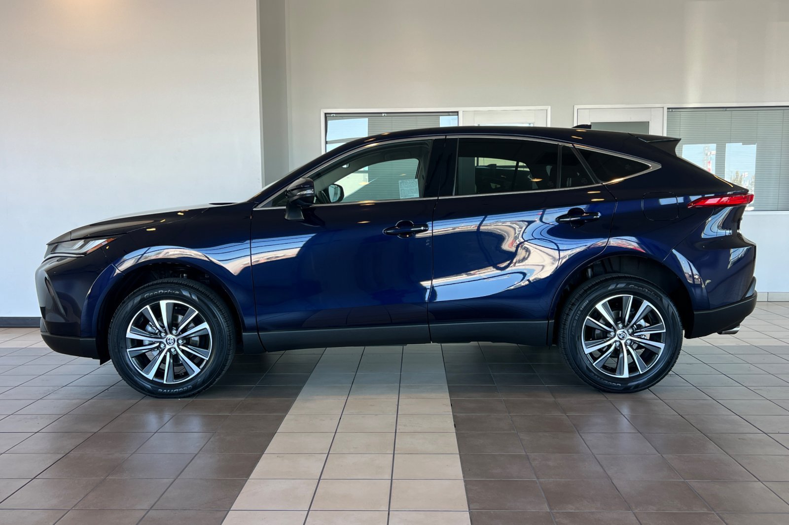 Certified 2024 Toyota Venza LE AWD/4WD image 7