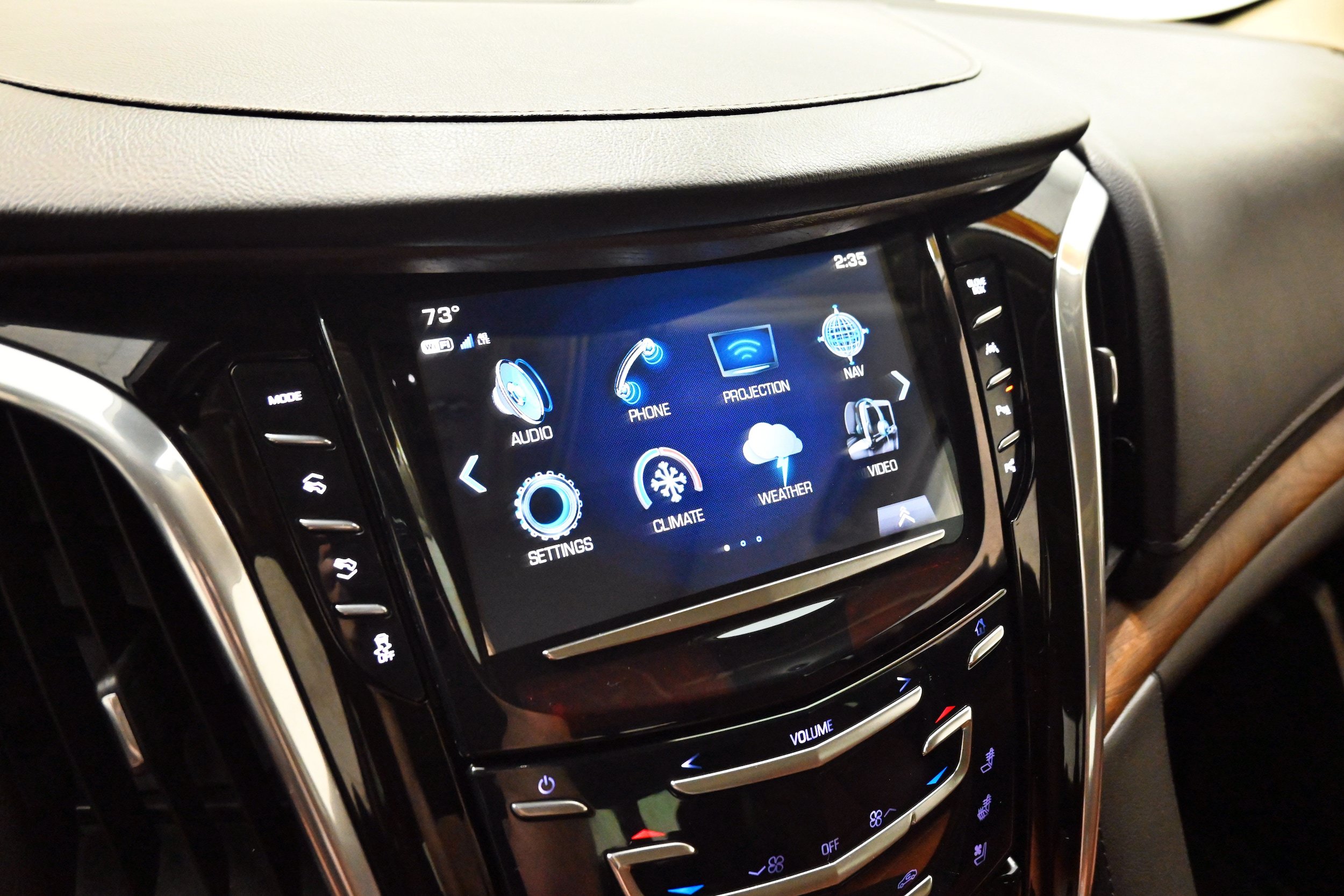 Used 2019 Cadillac Escalade Premium Luxury AWD/4WD image 11