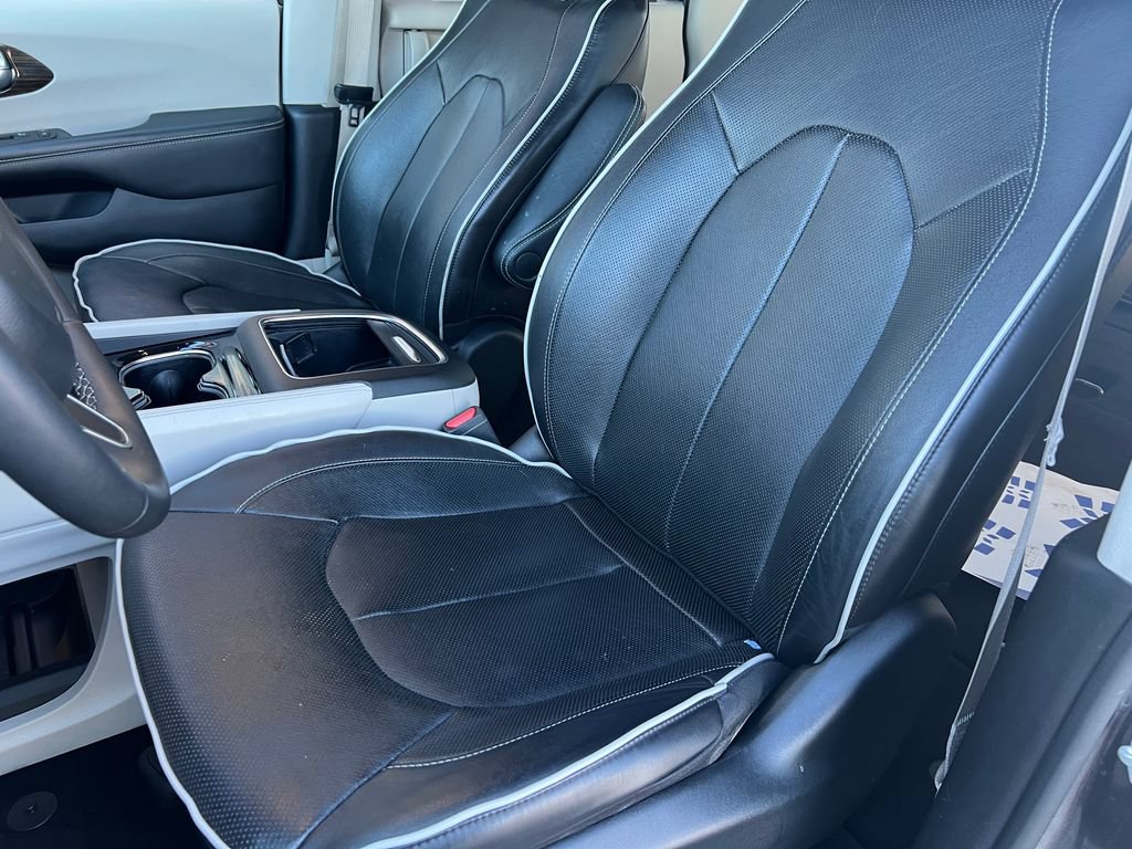 Used 2023 Chrysler Pacifica Limited FWD image 11