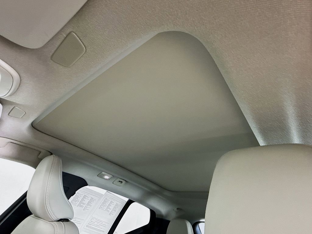 Certified 2026 Volvo XC40 B5 Ultra w/ Climate Package image 23