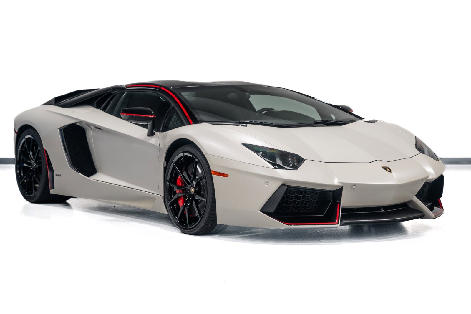 Used 2016 Lamborghini Aventador LP 700-4 image 2