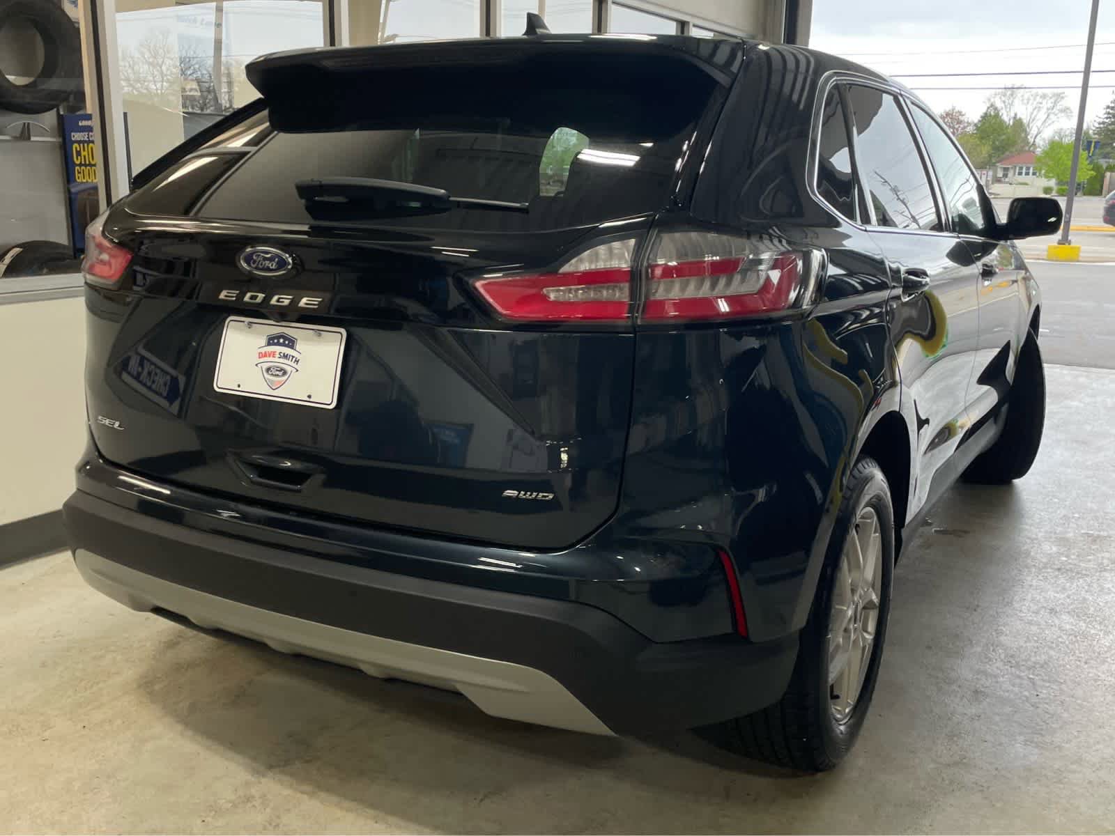 Used 2024 Ford Edge SEL w/ Convenience Package AWD/4WD image 9