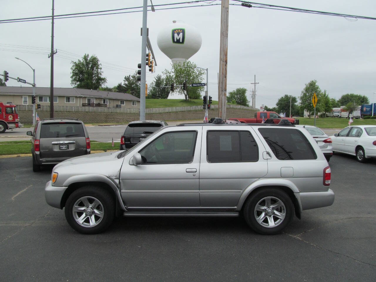 Used 2004 Nissan Pathfinder LE Platinum RWD image 2