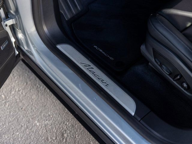 Certified 2025 Porsche Macan Electric RWD image 28