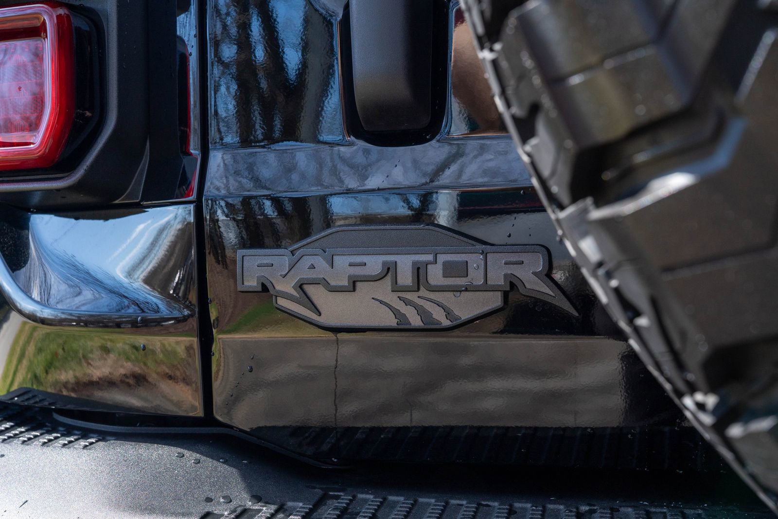 Used 2024 Ford Bronco Raptor w/ Interior Carbon Fiber Pack 6 image 12