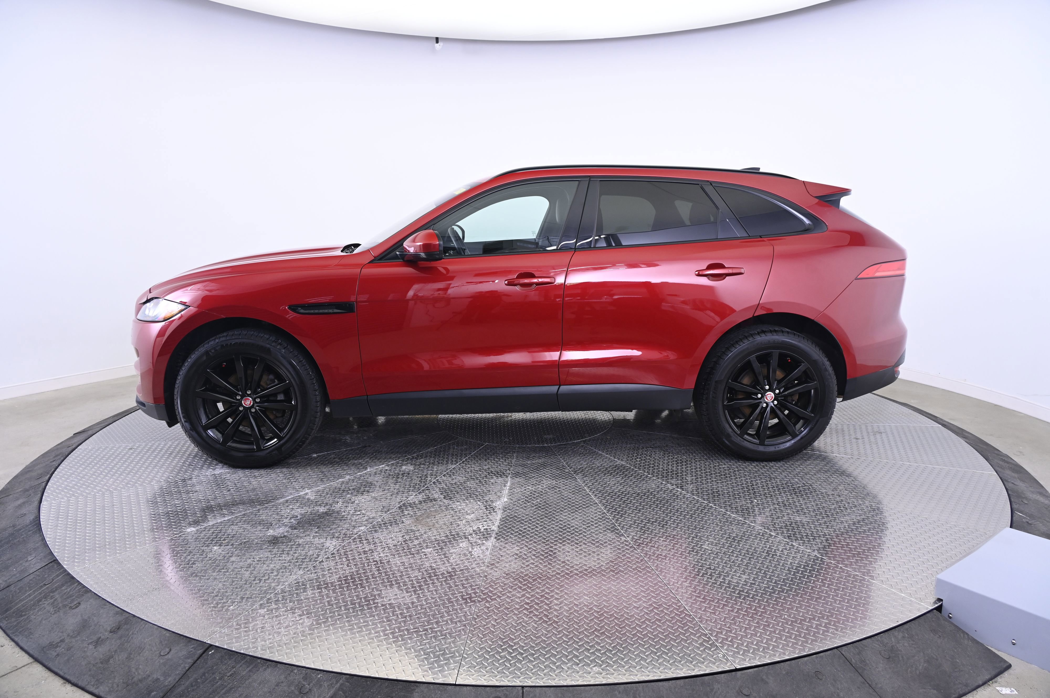 Used 2020 Jaguar F-PACE Prestige image 2
