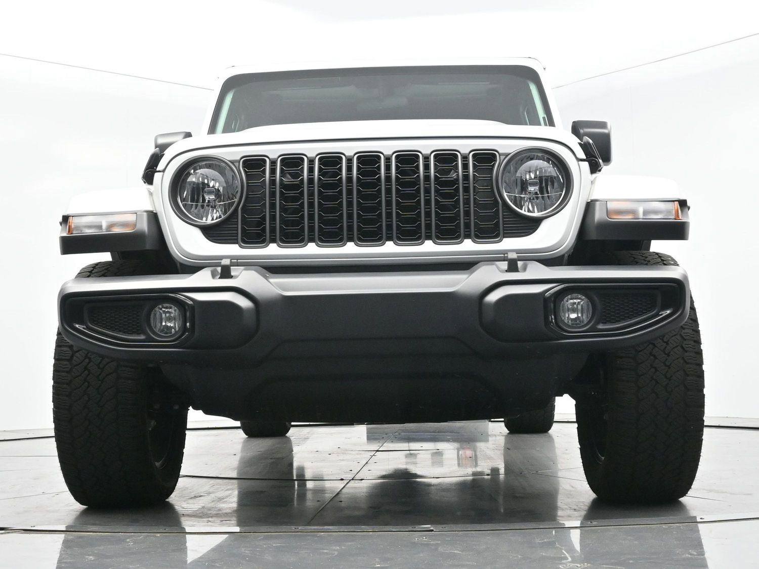 Used 2024 Jeep Gladiator Sport AWD/4WD image 39