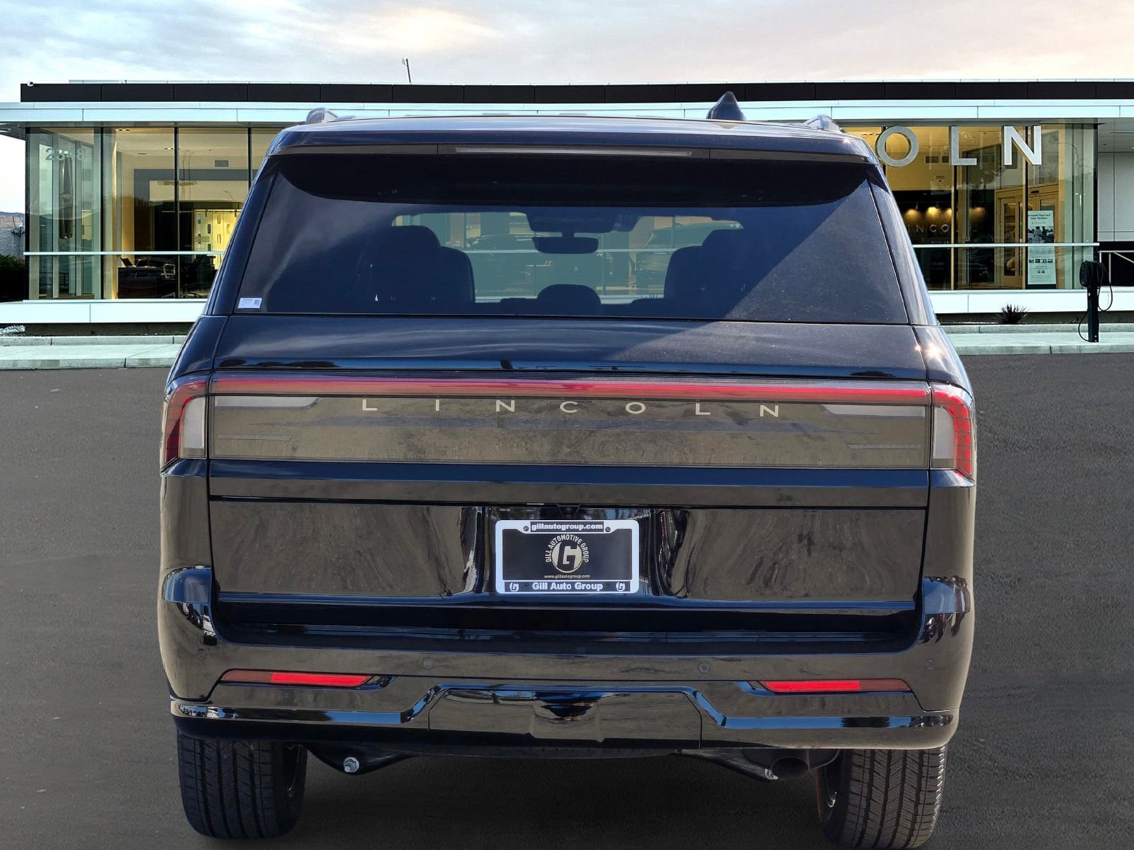 New 2026 Lincoln Navigator L Reserve w/ Jet Appearance Package AWD/4WD image 5