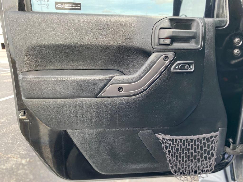 Used 2018 Jeep Wrangler Unlimited Sahara AWD/4WD image 19