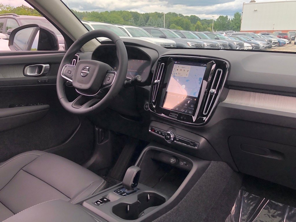 New 2026 Volvo XC40 B5 Core w/ Protection Package Premier AWD/4WD image 17