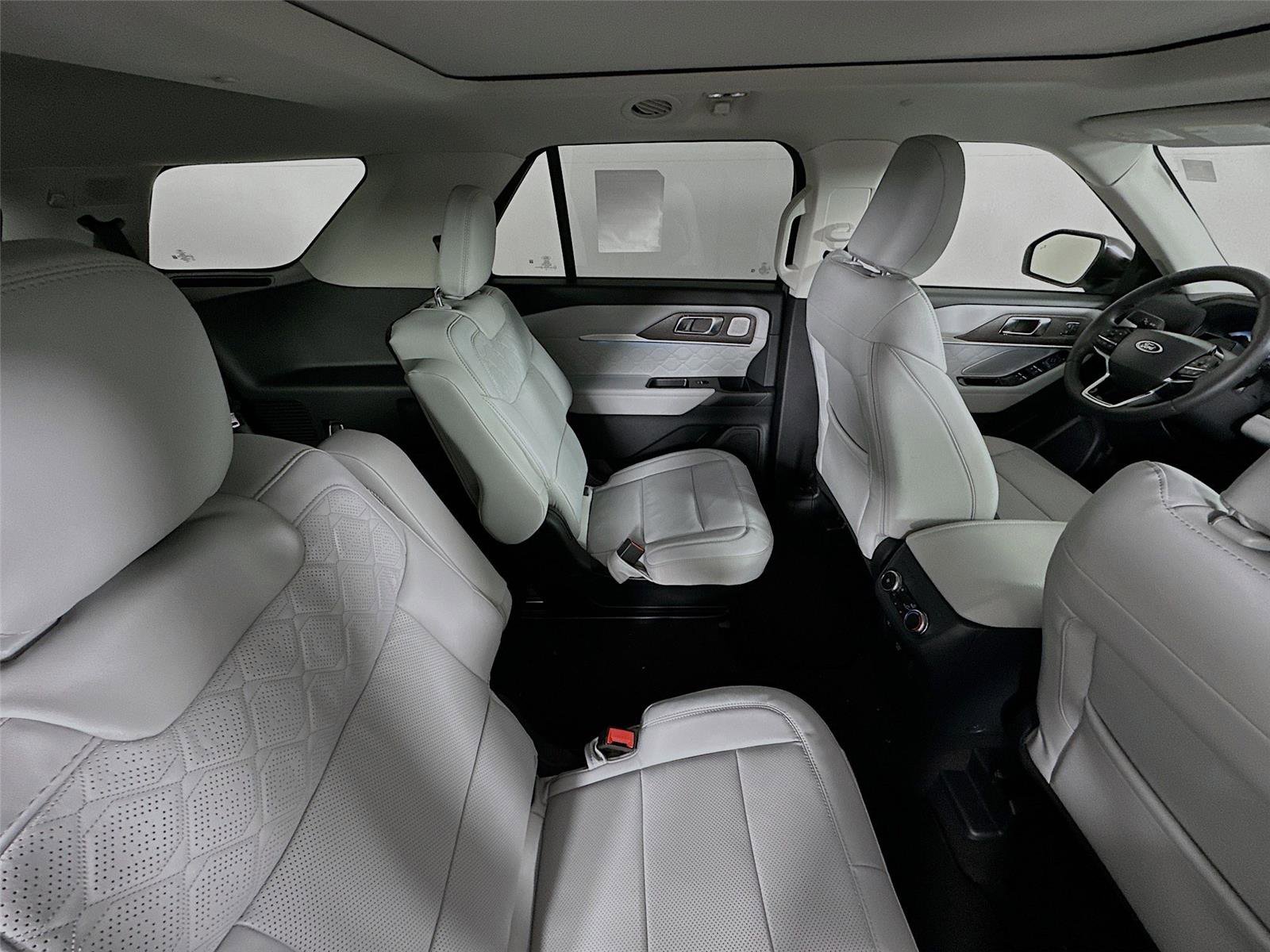 New 2026 Ford Explorer Platinum image 29