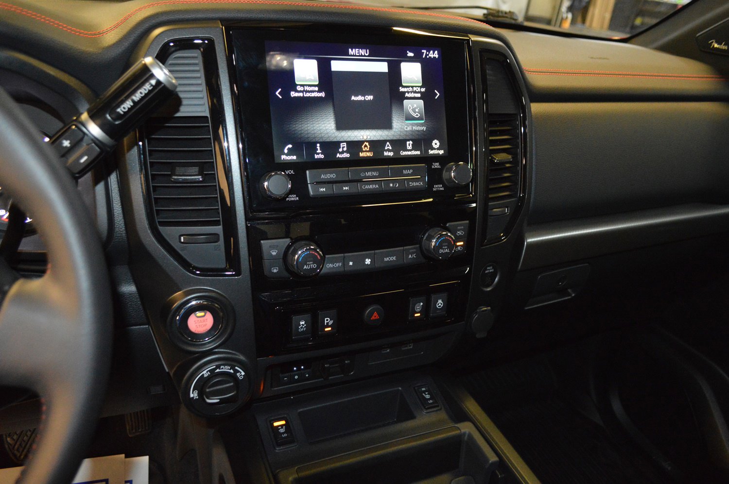 Used 2024 Nissan Titan PRO-4X w/ Pro-4x Convenience Package image 19