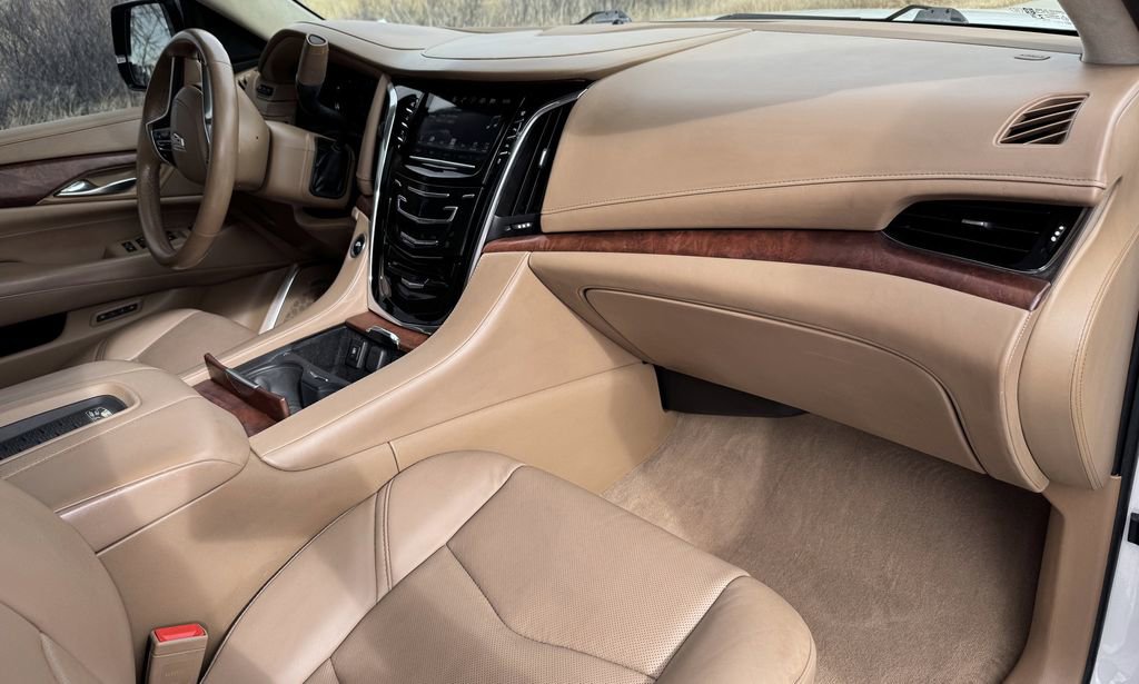 Used 2016 Cadillac Escalade ESV Platinum image 31
