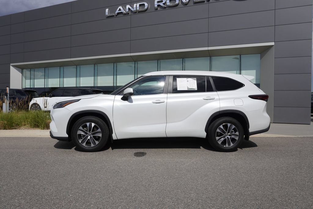 Used 2026 Toyota Highlander Limited AWD/4WD image 8