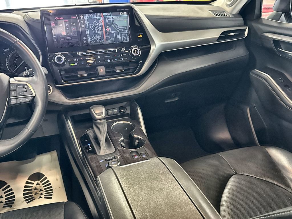 Used 2021 Toyota Highlander Platinum AWD/4WD image 28