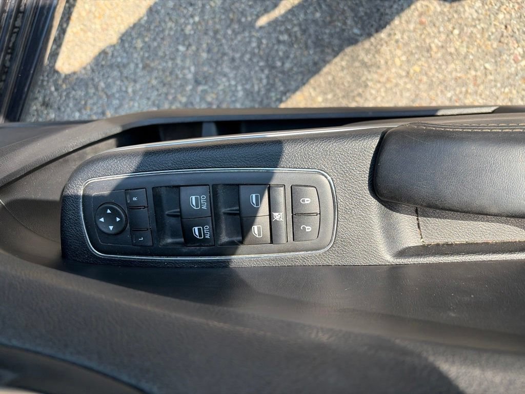 Used 2015 Chrysler 300 C AWD/4WD image 10