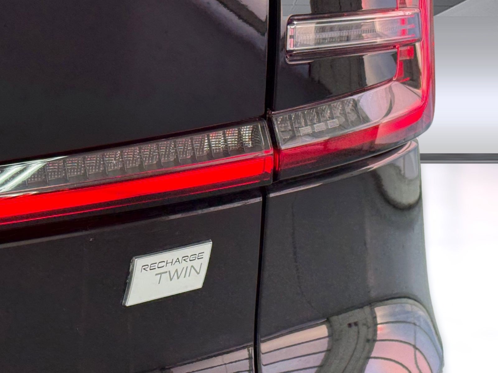 Used 2023 Volvo C40 P8 Recharge Ultimate image 21