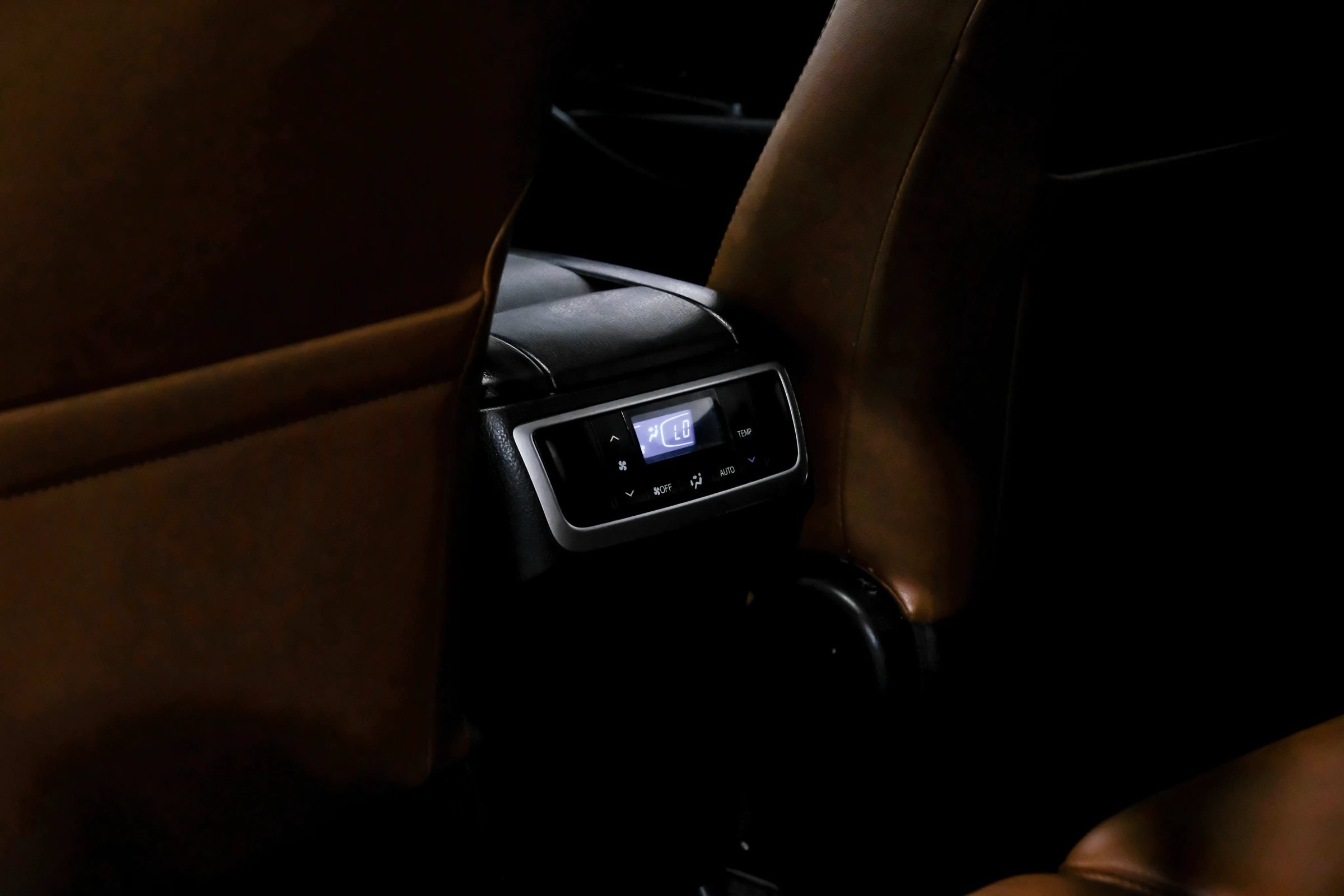 Used 2018 Toyota Highlander Limited FWD image 48