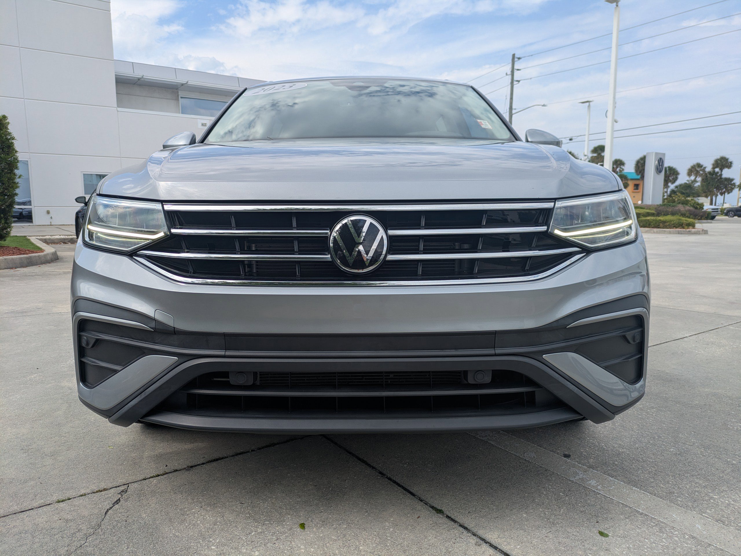 Certified 2023 Volkswagen Tiguan SE FWD image 9
