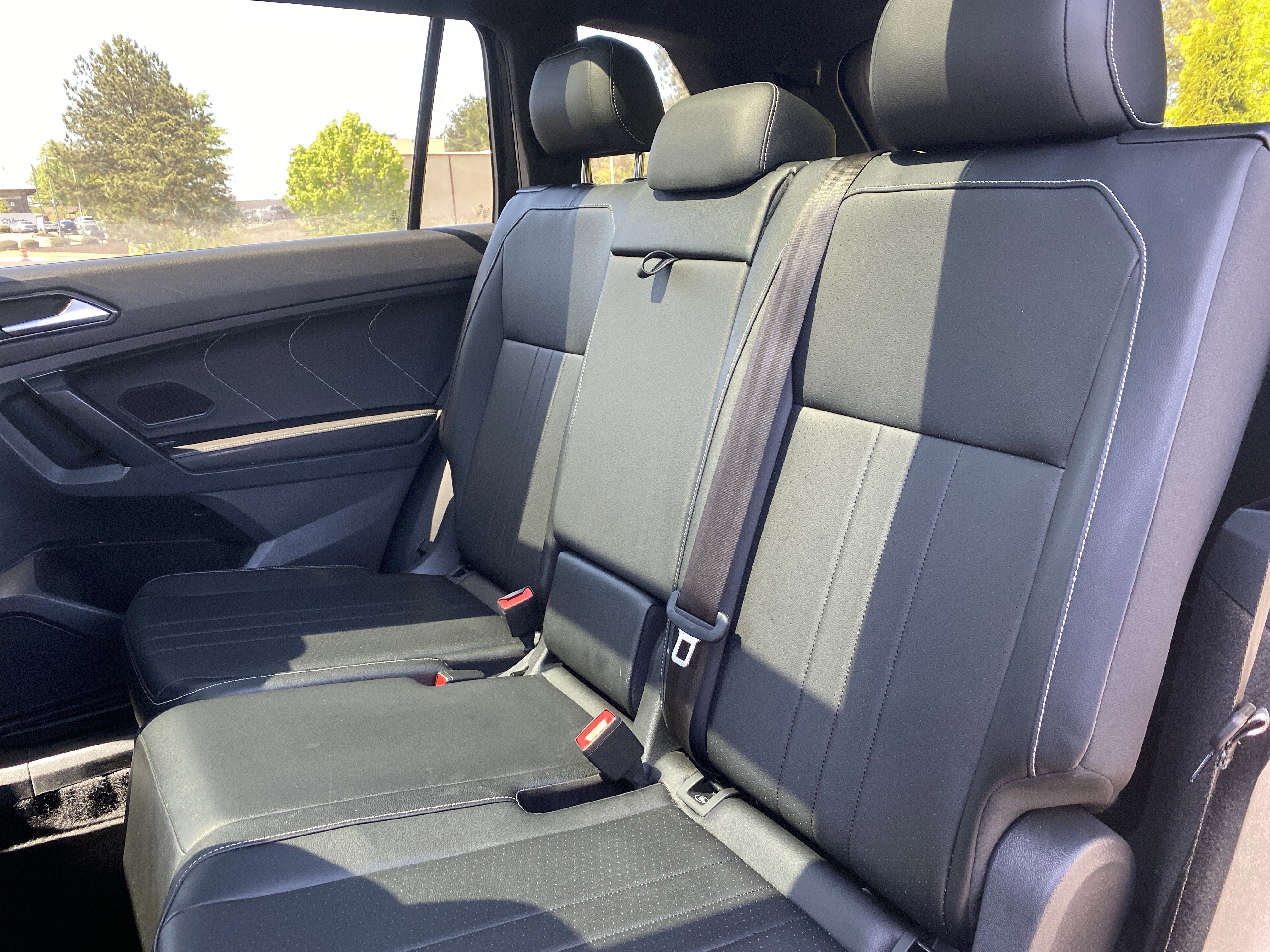 Used 2023 Volkswagen Tiguan SE R-Line FWD image 9