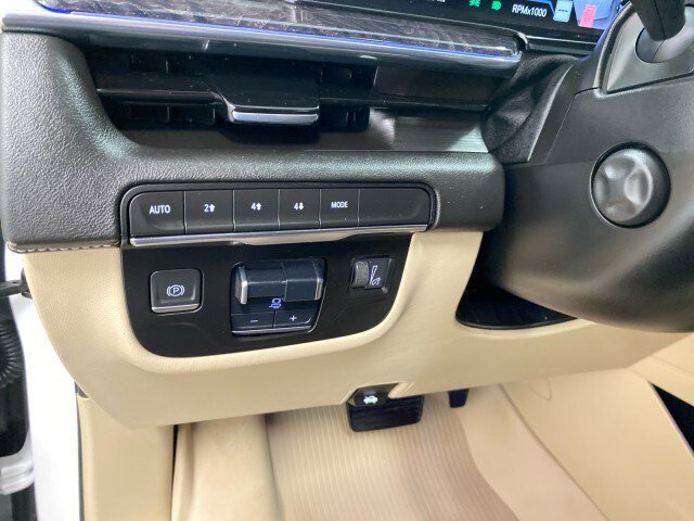 Used 2021 Cadillac Escalade Premium Luxury w/ Performance Package AWD/4WD image 19
