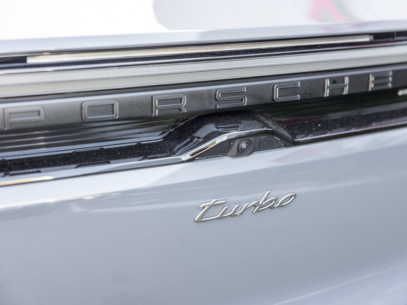 Certified 2025 Porsche Macan Turbo Electric AWD/4WD image 27
