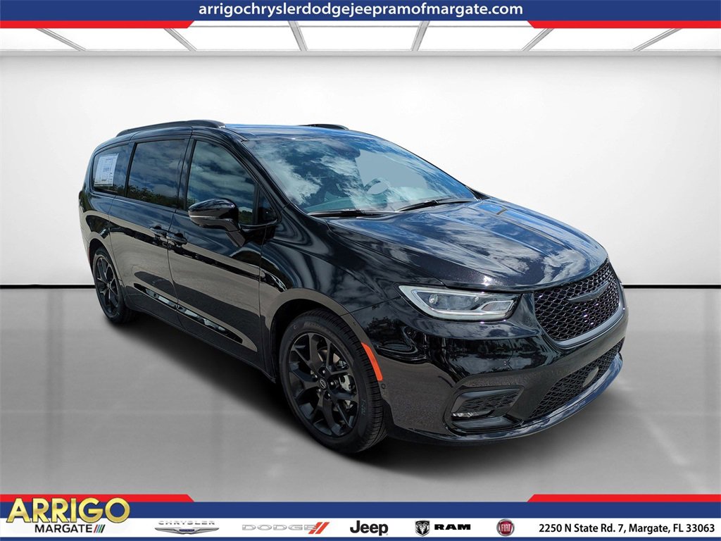 New 2026 Chrysler Pacifica Select w/ S Appearance Package