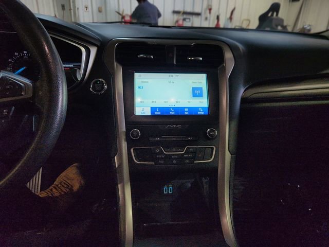 Used 2020 Ford Fusion SE image 16