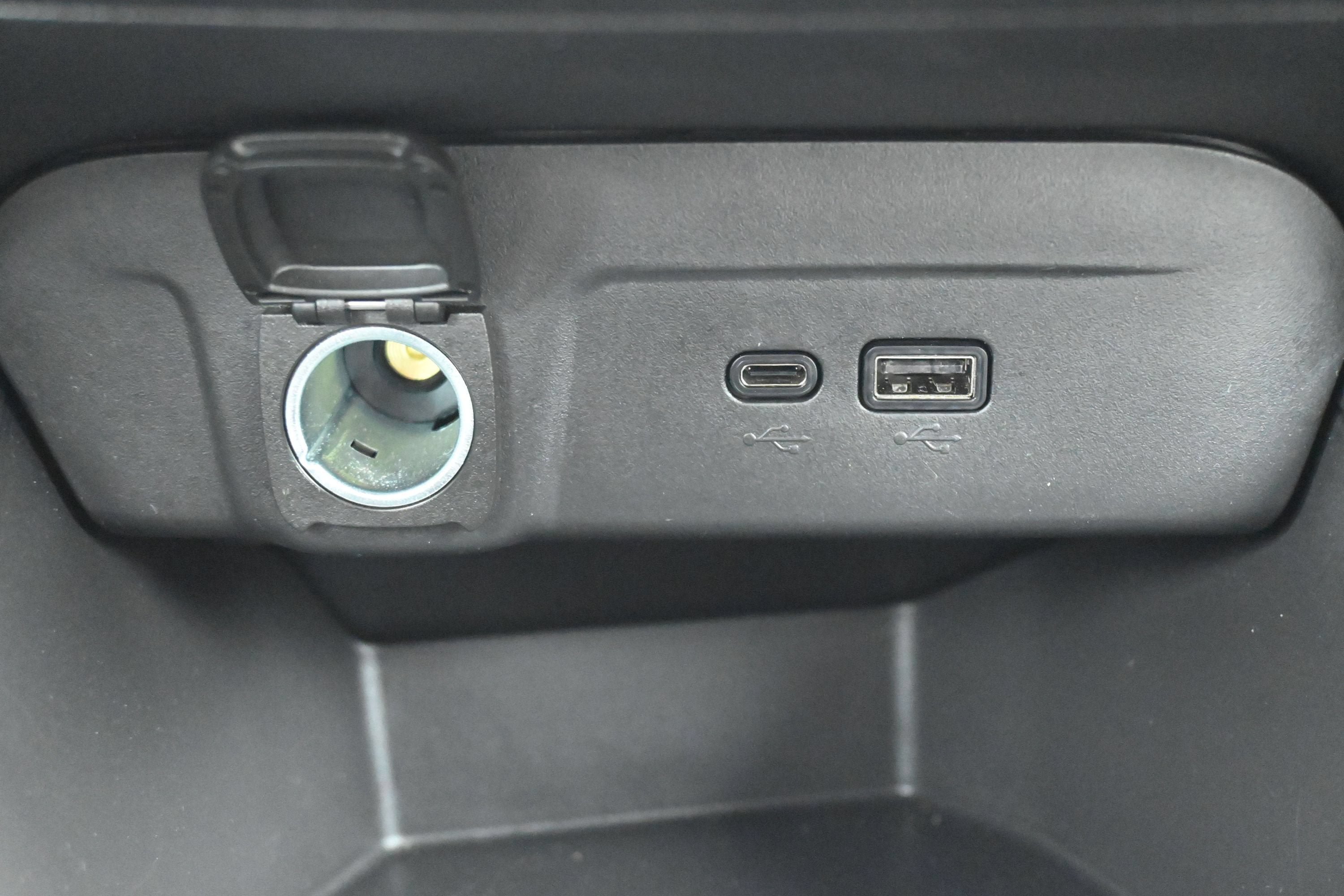 Certified 2025 Chevrolet Trax LS w/ LS Convenience Package FWD image 17