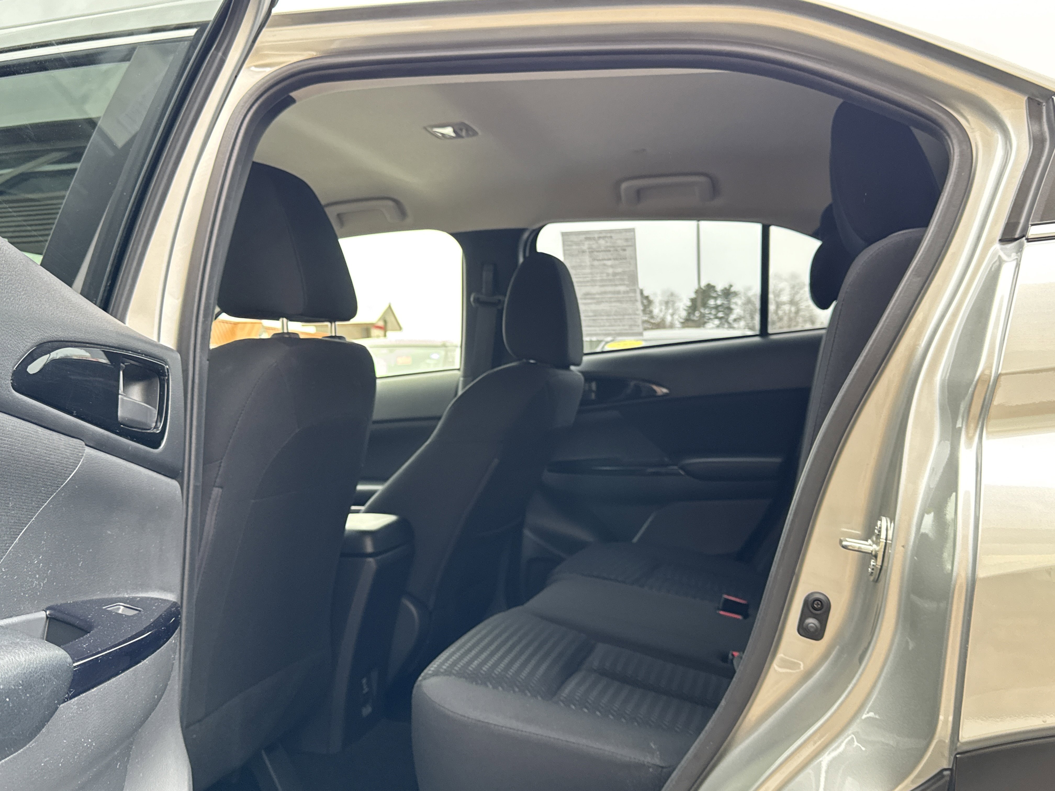 Used 2022 Mitsubishi Eclipse Cross LE image 10