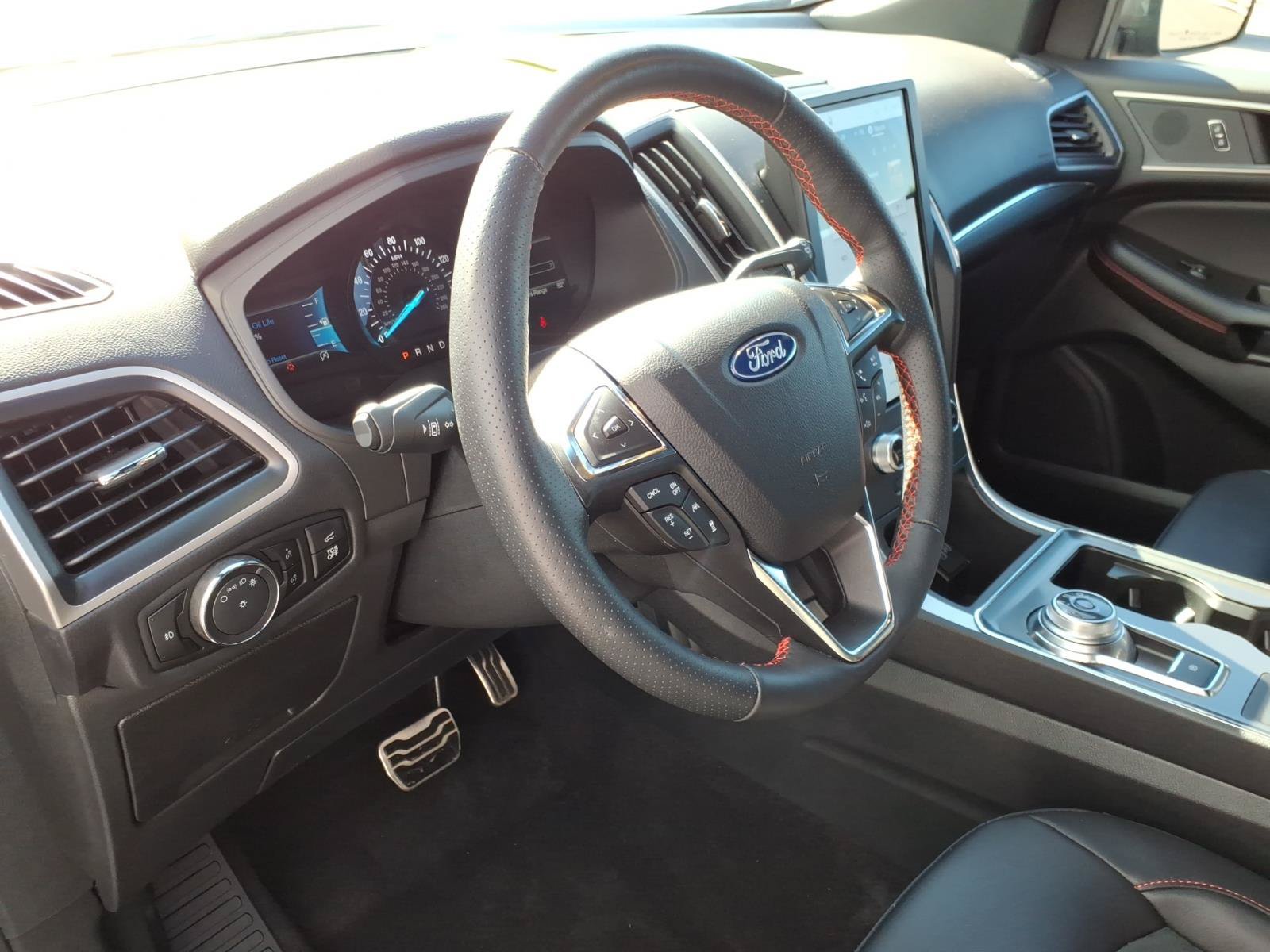 Certified 2024 Ford Edge ST-Line AWD/4WD image 17