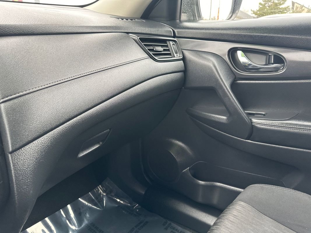 Used 2017 Nissan Rogue S image 24