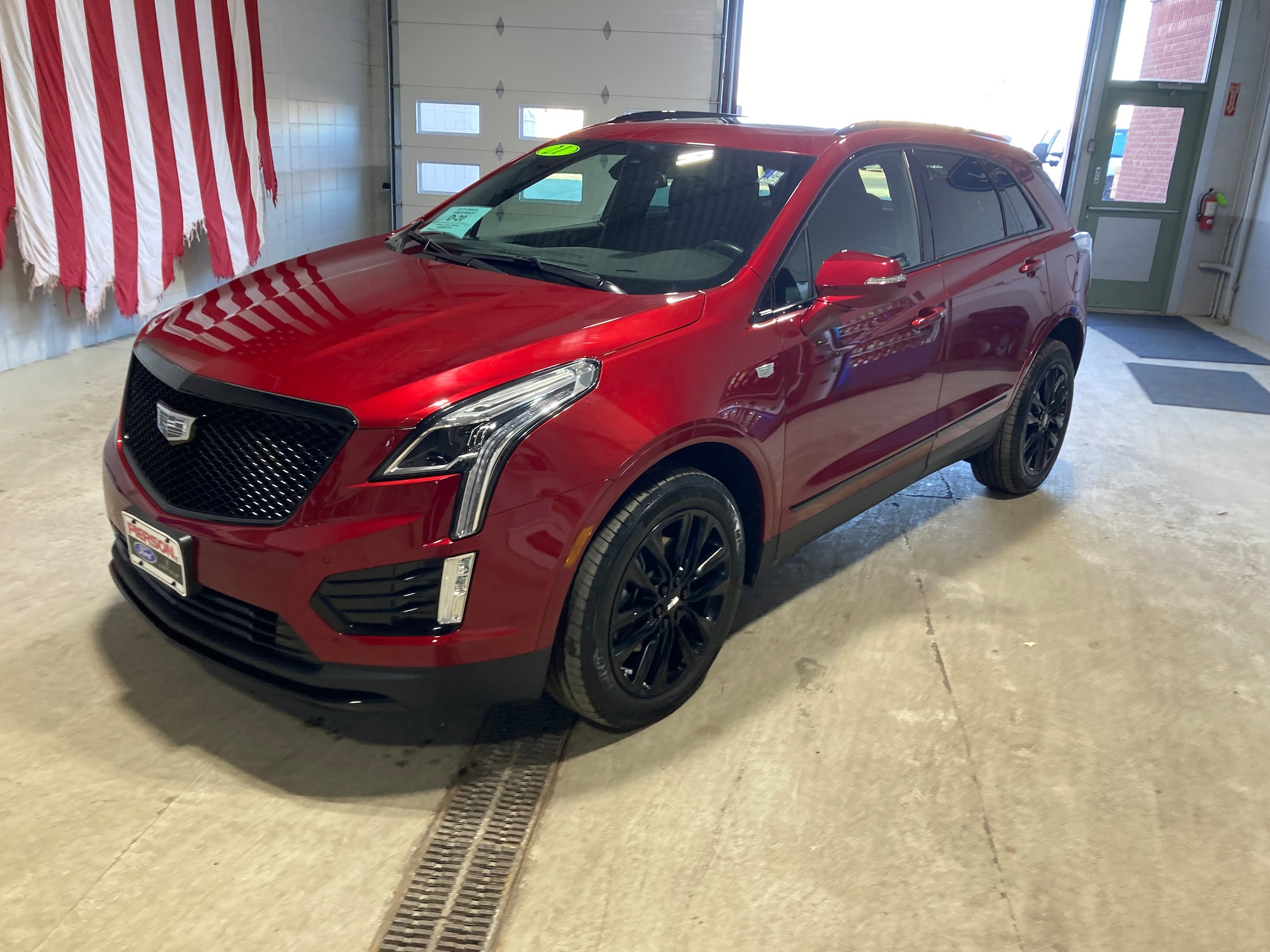 Used 2021 Cadillac XT5 Sportv w/ LPO, ONYX Package AWD/4WD image 1