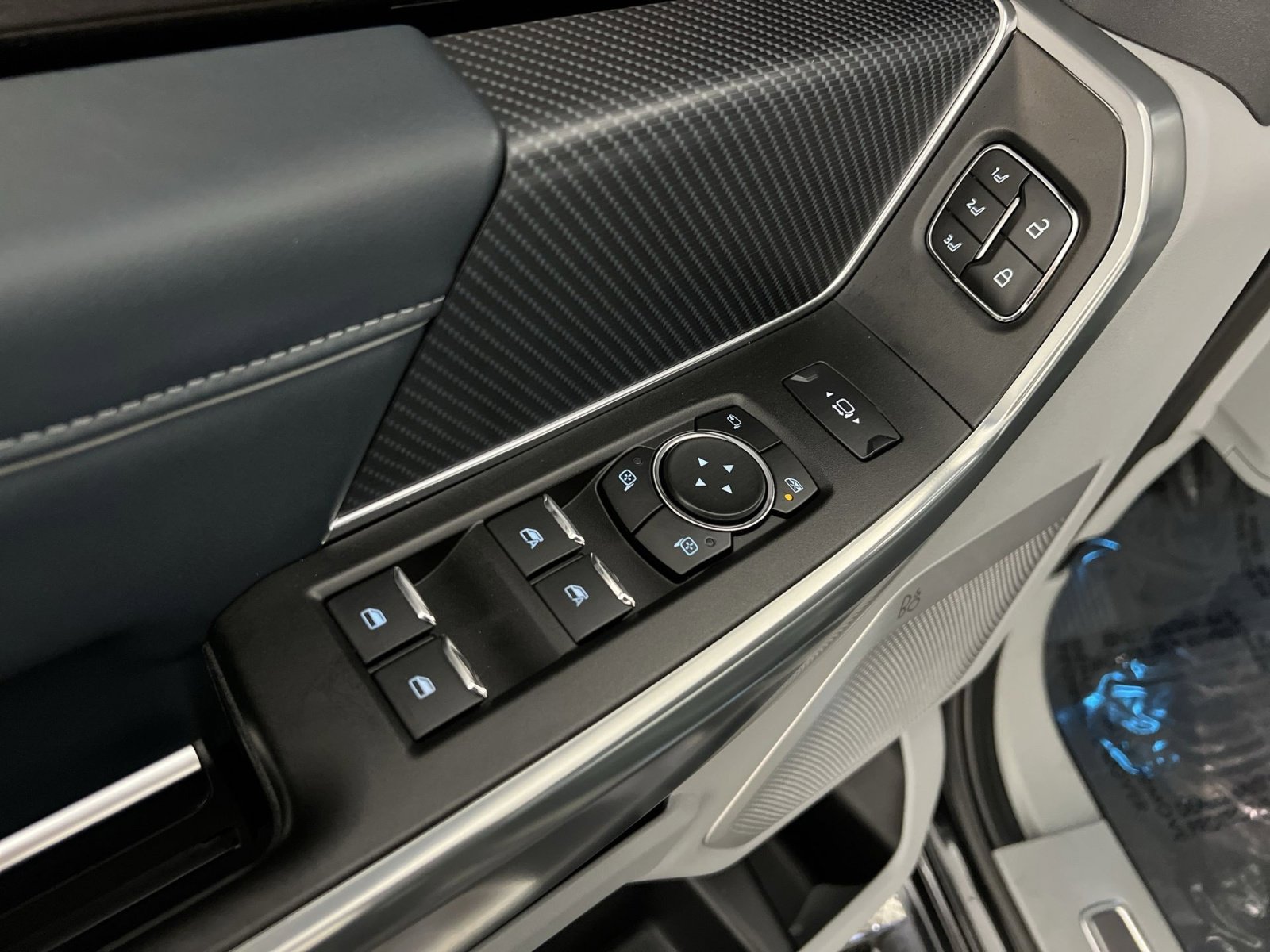 Used 2023 Ford F250 Limited w/ FX4 Off-Road Package image 15