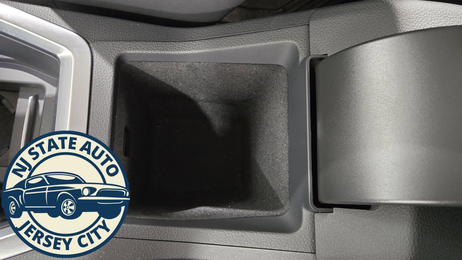 Used 2024 Audi Q8 e-tron Premium Plus image 18