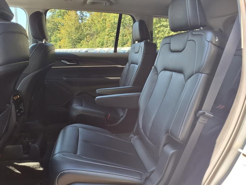 Certified 2023 Jeep Grand Cherokee L Limited image 10