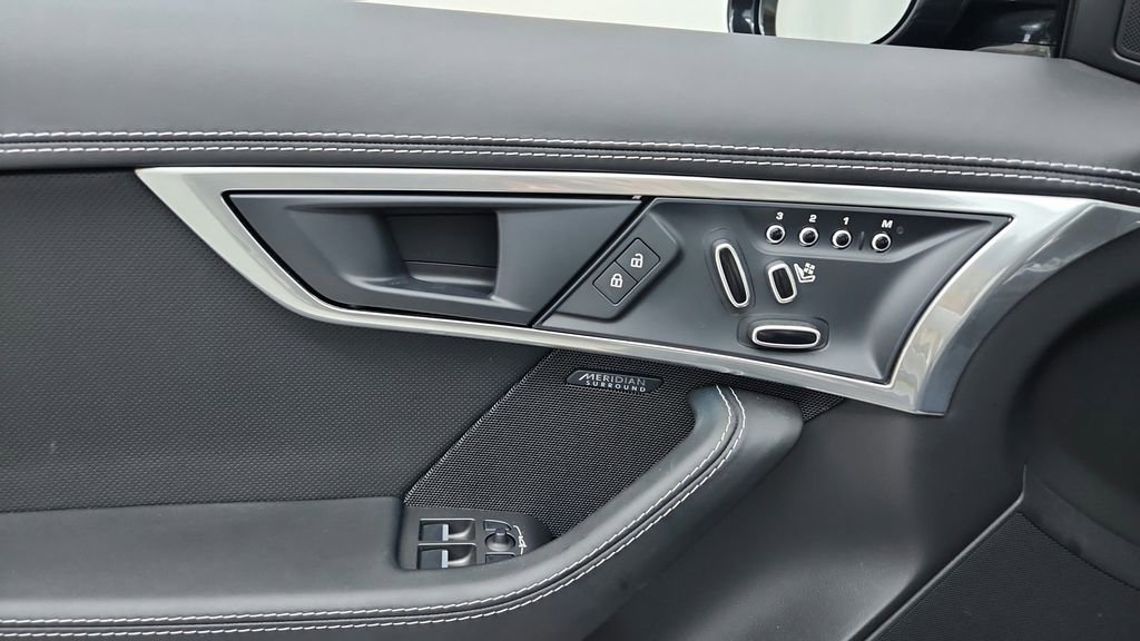 Used 2023 Jaguar F-TYPE Coupe image 18
